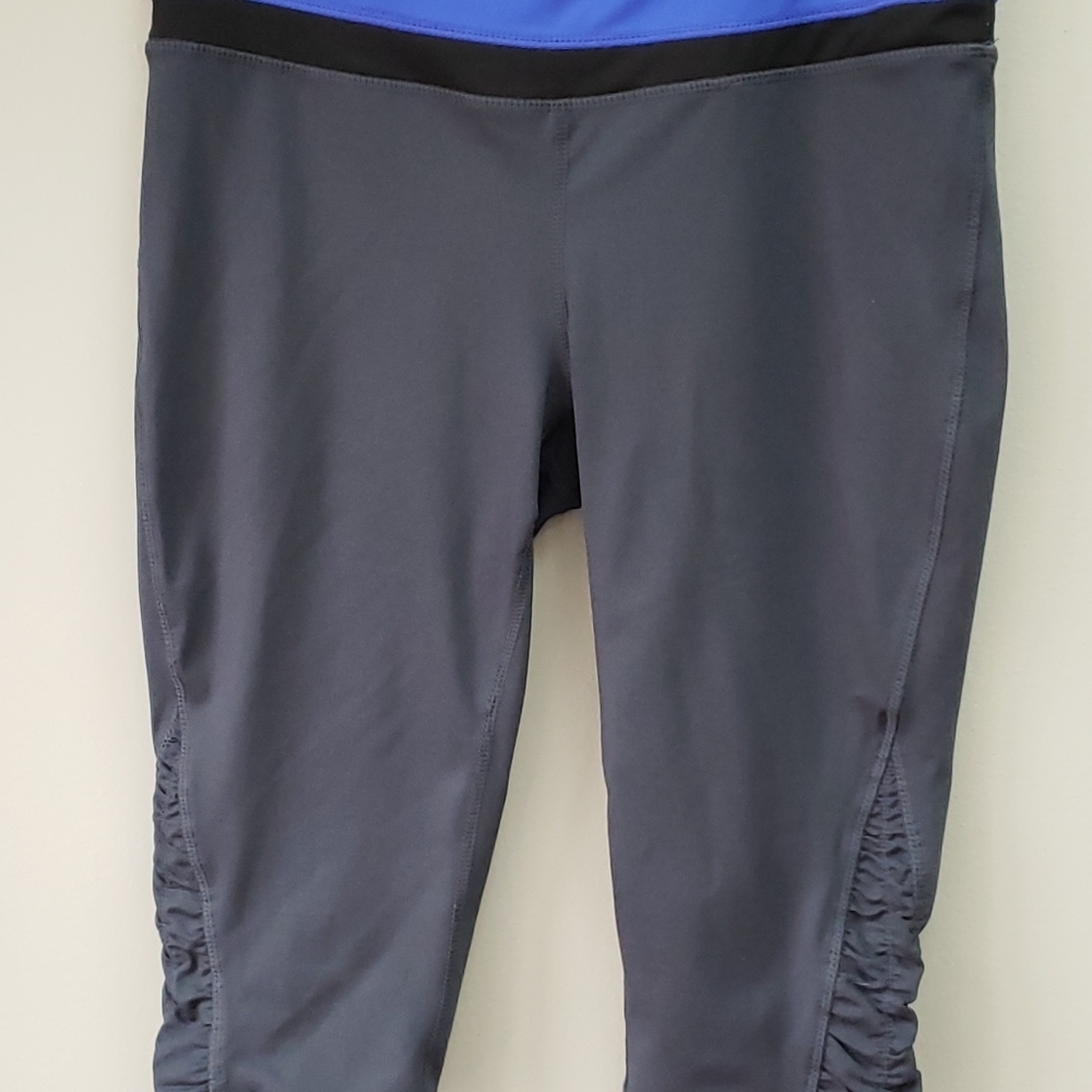 Womens Tangerine Athletic workout capri pants Med
